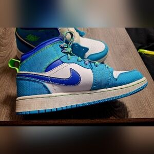 Youth Nike Air Jordan 1 Mid SE "sprite" size 3.5Y blue/white/green
